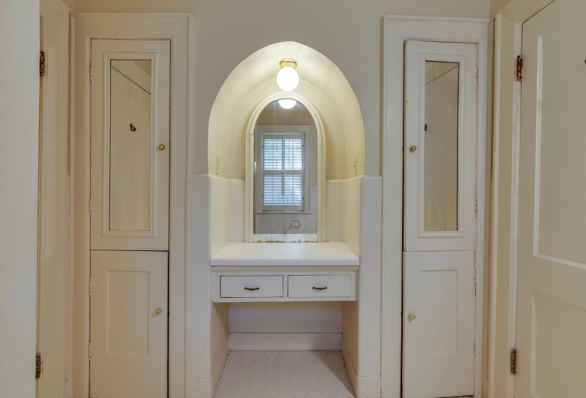 1464 PEABODY AVE, Memphis, Tennessee 38104, 3 Bedrooms Bedrooms, ,2 BathroomsBathrooms,Duplexes,For Sale,PEABODY,10203609