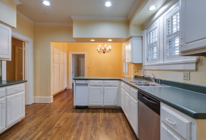 1464 PEABODY AVE, Memphis, Tennessee 38104, 3 Bedrooms Bedrooms, ,2 BathroomsBathrooms,Duplexes,For Sale,PEABODY,10203609