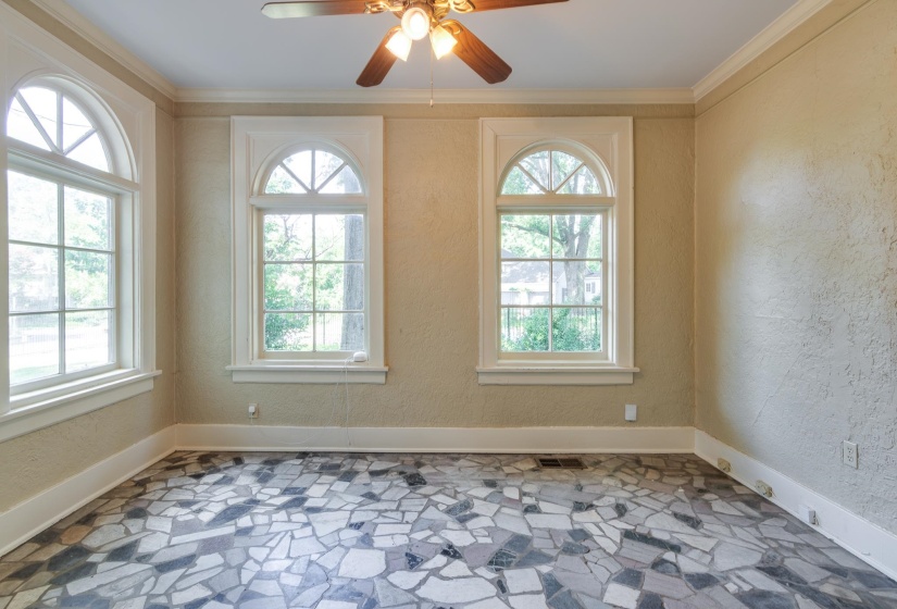 1464 PEABODY AVE, Memphis, Tennessee 38104, 3 Bedrooms Bedrooms, ,2 BathroomsBathrooms,Duplexes,For Sale,PEABODY,10203609