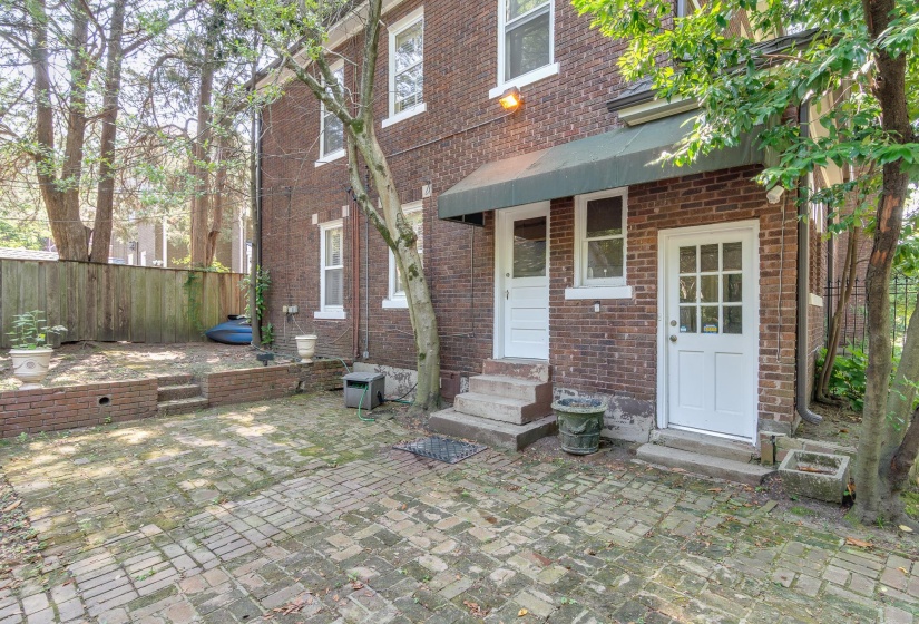 1464 PEABODY AVE, Memphis, Tennessee 38104, 3 Bedrooms Bedrooms, ,2 BathroomsBathrooms,Duplexes,For Sale,PEABODY,10203609