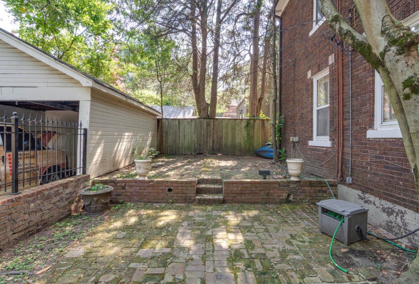 1464 PEABODY AVE, Memphis, Tennessee 38104, 3 Bedrooms Bedrooms, ,2 BathroomsBathrooms,Duplexes,For Sale,PEABODY,10203609