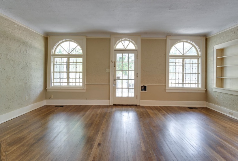 1464 PEABODY AVE, Memphis, Tennessee 38104, 3 Bedrooms Bedrooms, ,2 BathroomsBathrooms,Duplexes,For Sale,PEABODY,10203609