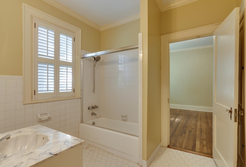 1464 PEABODY AVE, Memphis, Tennessee 38104, 3 Bedrooms Bedrooms, ,2 BathroomsBathrooms,Duplexes,For Sale,PEABODY,10203609