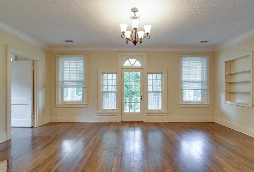 1464 PEABODY AVE, Memphis, Tennessee 38104, 3 Bedrooms Bedrooms, ,2 BathroomsBathrooms,Duplexes,For Sale,PEABODY,10203609