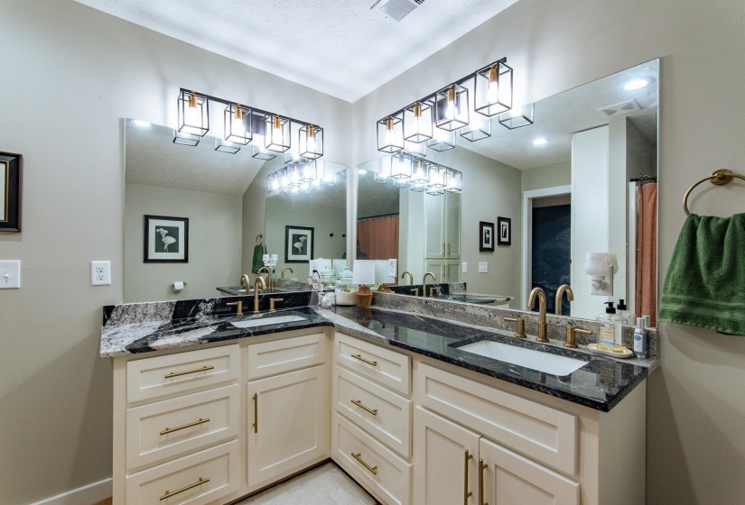 330 PEAR BLOSSOM LN, Adamsville, Tennessee 38310, 3 Bedrooms Bedrooms, 7 Rooms Rooms,2 BathroomsBathrooms,Residential,For Sale,PEAR BLOSSOM,10194798