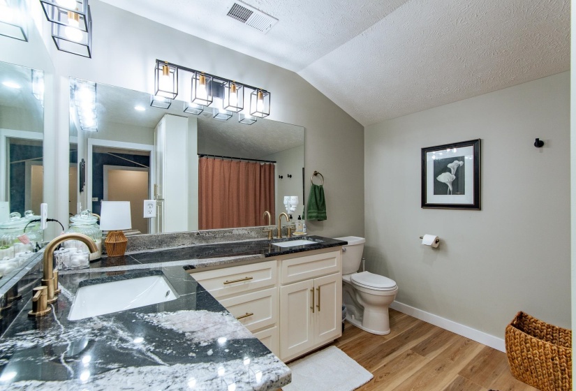 330 PEAR BLOSSOM LN, Adamsville, Tennessee 38310, 3 Bedrooms Bedrooms, 7 Rooms Rooms,2 BathroomsBathrooms,Residential,For Sale,PEAR BLOSSOM,10194798