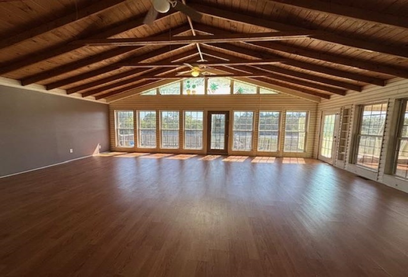 70 RIVERSIDE DR, Savannah, Tennessee 38372, 2 Bedroom Bedrooms, 10 Room Rooms,2 BathroomBathrooms,Residential,For Sale,RIVERSIDE,0,10203894
