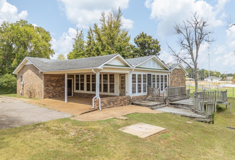 70 RIVERSIDE DR, Savannah, Tennessee 38372, 2 Bedroom Bedrooms, 10 Room Rooms,2 BathroomBathrooms,Residential,For Sale,RIVERSIDE,0,10203894