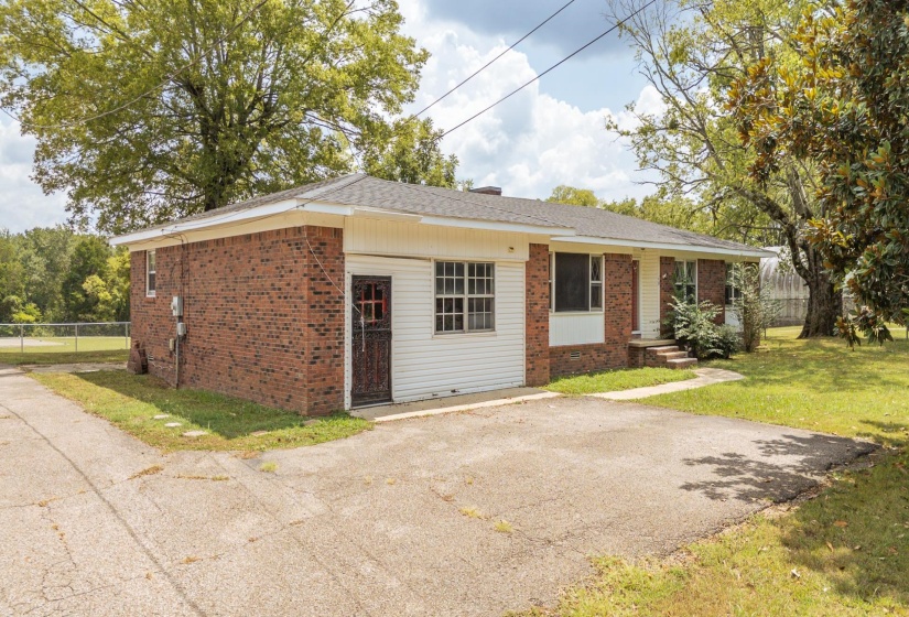 70 RIVERSIDE DR, Savannah, Tennessee 38372, 2 Bedroom Bedrooms, 10 Room Rooms,2 BathroomBathrooms,Residential,For Sale,RIVERSIDE,0,10203894