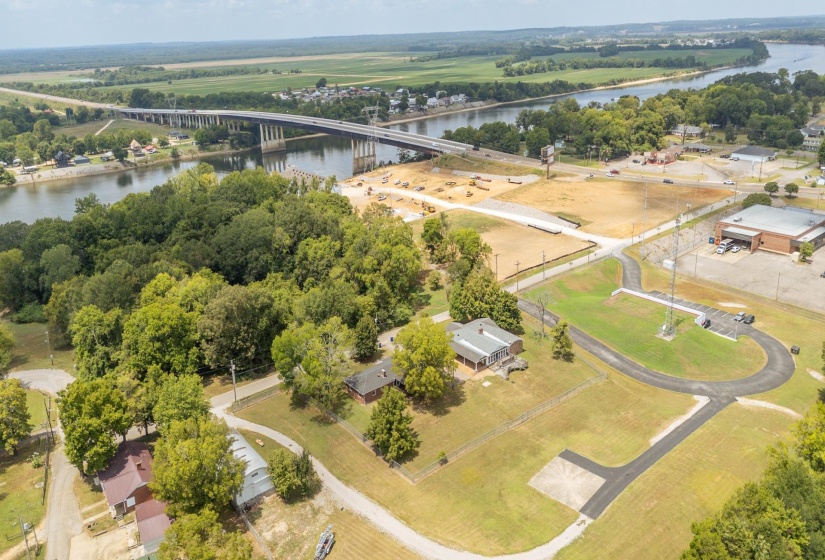 70 RIVERSIDE DR, Savannah, Tennessee 38372, 2 Bedroom Bedrooms, 10 Room Rooms,2 BathroomBathrooms,Residential,For Sale,RIVERSIDE,0,10203894