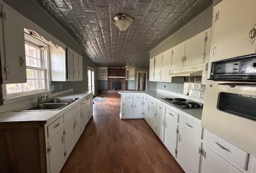 70 RIVERSIDE DR, Savannah, Tennessee 38372, 2 Bedroom Bedrooms, 10 Room Rooms,2 BathroomBathrooms,Residential,For Sale,RIVERSIDE,0,10203894