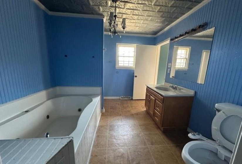 70 RIVERSIDE DR, Savannah, Tennessee 38372, 2 Bedroom Bedrooms, 10 Room Rooms,2 BathroomBathrooms,Residential,For Sale,RIVERSIDE,0,10203894