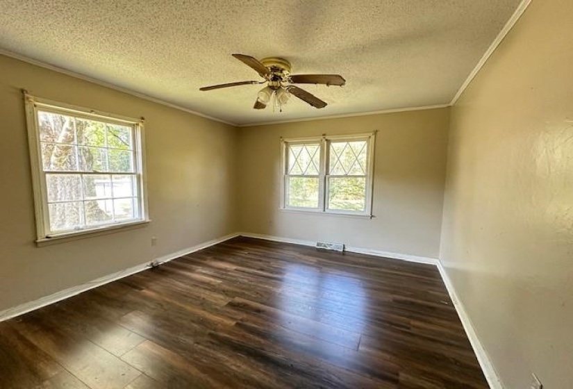 70 RIVERSIDE DR, Savannah, Tennessee 38372, 2 Bedroom Bedrooms, 10 Room Rooms,2 BathroomBathrooms,Residential,For Sale,RIVERSIDE,0,10203894
