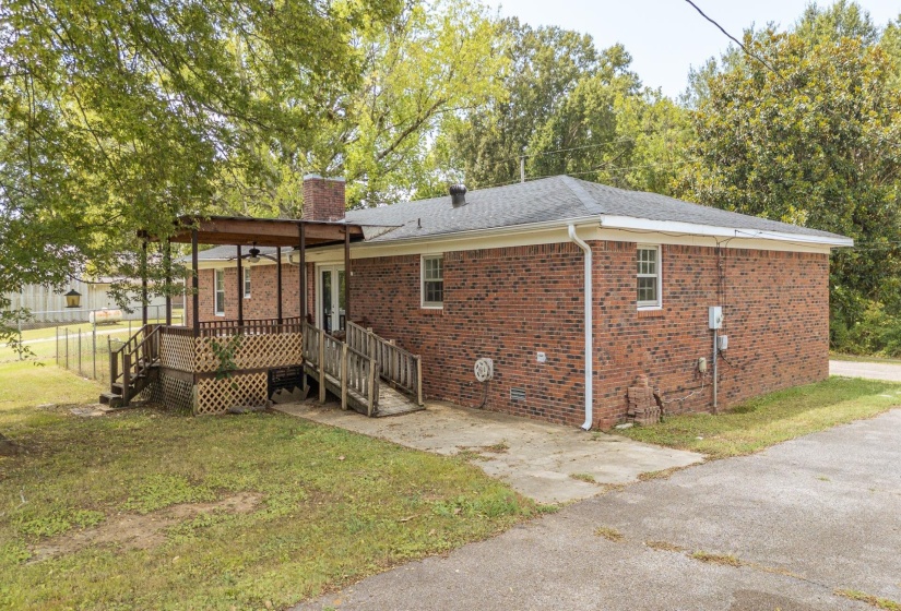 70 RIVERSIDE DR, Savannah, Tennessee 38372, 2 Bedroom Bedrooms, 10 Room Rooms,2 BathroomBathrooms,Residential,For Sale,RIVERSIDE,0,10203894