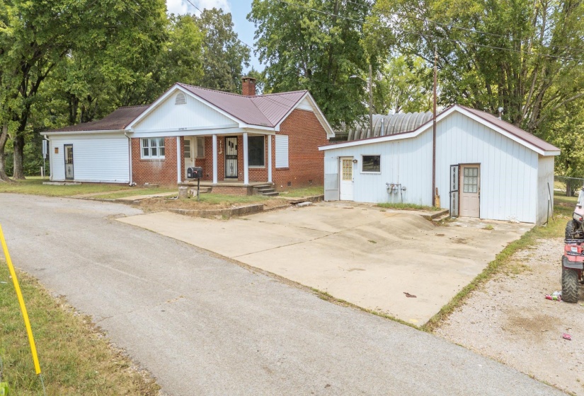 70 RIVERSIDE DR, Savannah, Tennessee 38372, 2 Bedroom Bedrooms, 10 Room Rooms,2 BathroomBathrooms,Residential,For Sale,RIVERSIDE,0,10203894
