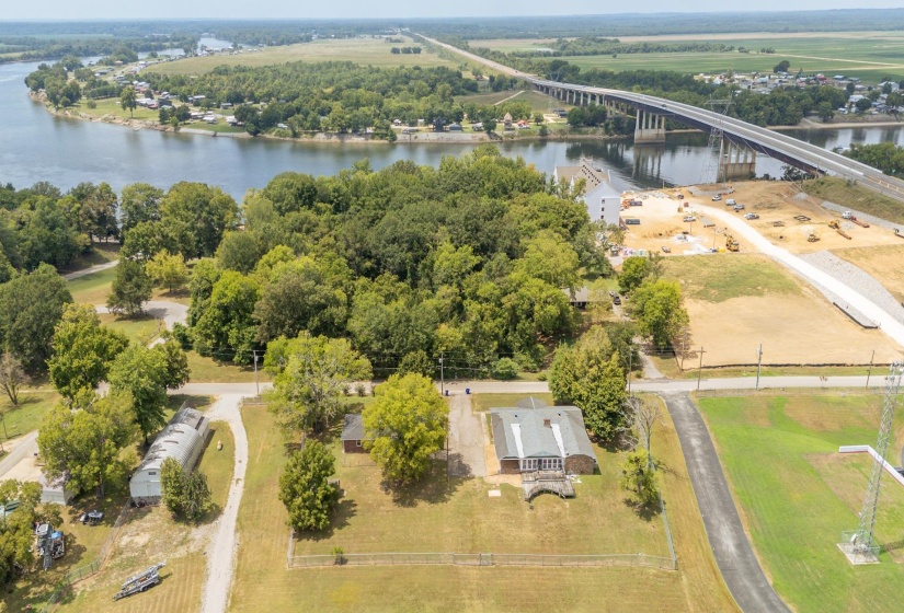 70 RIVERSIDE DR, Savannah, Tennessee 38372, 2 Bedroom Bedrooms, 10 Room Rooms,2 BathroomBathrooms,Residential,For Sale,RIVERSIDE,0,10203894