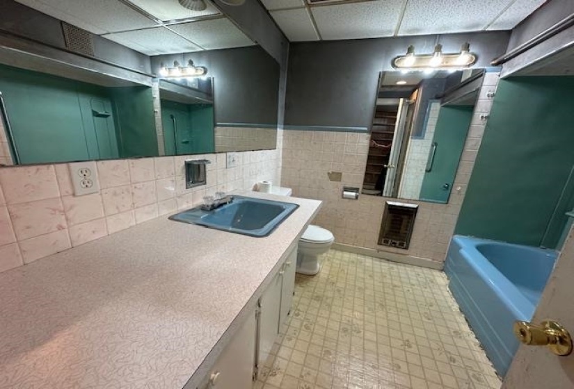 70 RIVERSIDE DR, Savannah, Tennessee 38372, 2 Bedroom Bedrooms, 10 Room Rooms,2 BathroomBathrooms,Residential,For Sale,RIVERSIDE,0,10203894