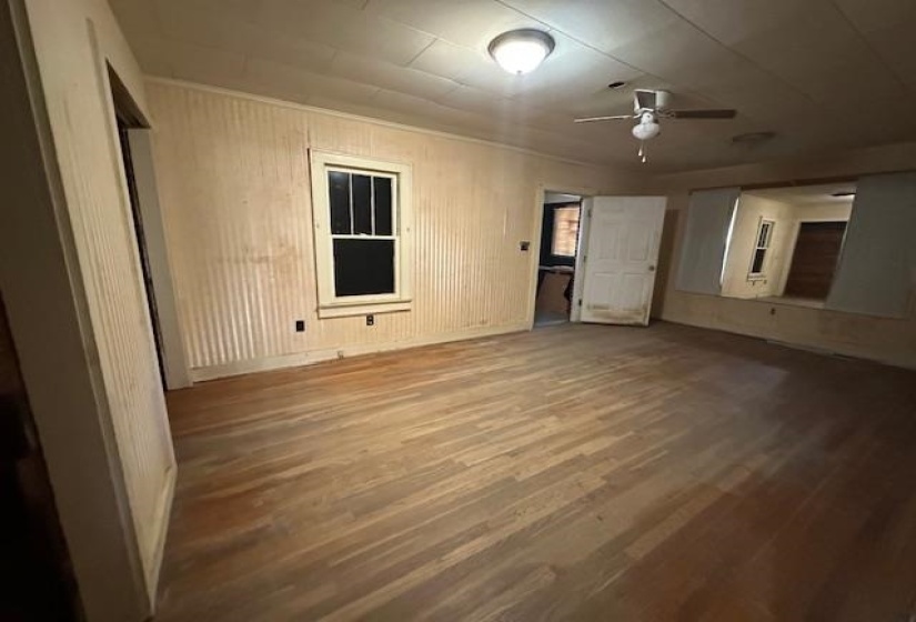 70 RIVERSIDE DR, Savannah, Tennessee 38372, 2 Bedroom Bedrooms, 10 Room Rooms,2 BathroomBathrooms,Residential,For Sale,RIVERSIDE,0,10203894