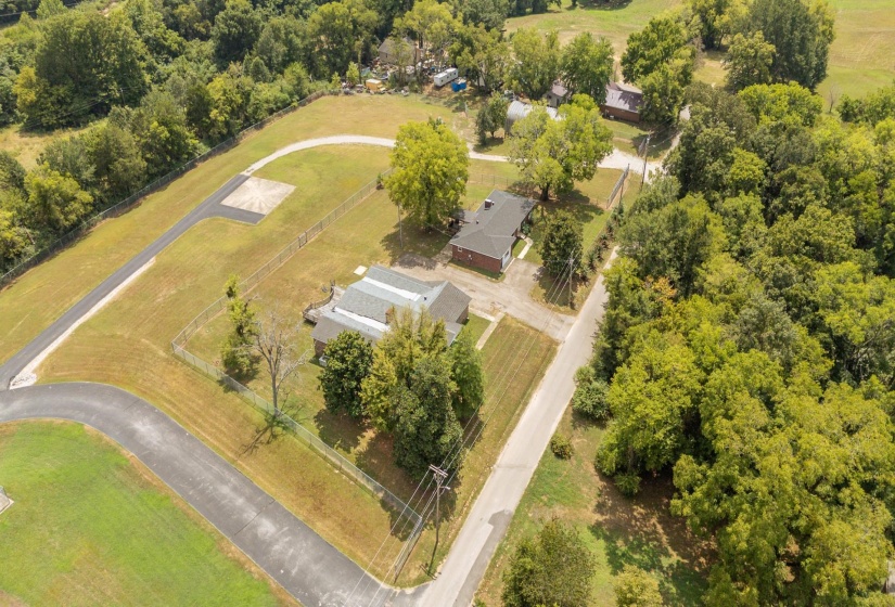 70 RIVERSIDE DR, Savannah, Tennessee 38372, 2 Bedroom Bedrooms, 10 Room Rooms,2 BathroomBathrooms,Residential,For Sale,RIVERSIDE,0,10203894
