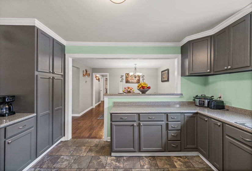 3461 HOLMAN PL, Memphis, Tennessee 38118, 4 Bedrooms Bedrooms, 8 Rooms Rooms,2 BathroomsBathrooms,Residential,For Sale,HOLMAN,10203969