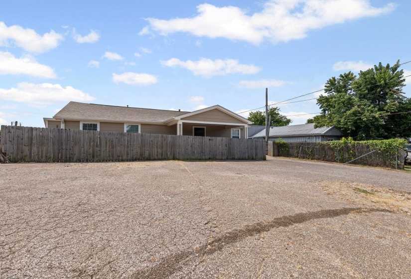 3461 HOLMAN PL, Memphis, Tennessee 38118, 4 Bedrooms Bedrooms, 8 Rooms Rooms,2 BathroomsBathrooms,Residential,For Sale,HOLMAN,10203969