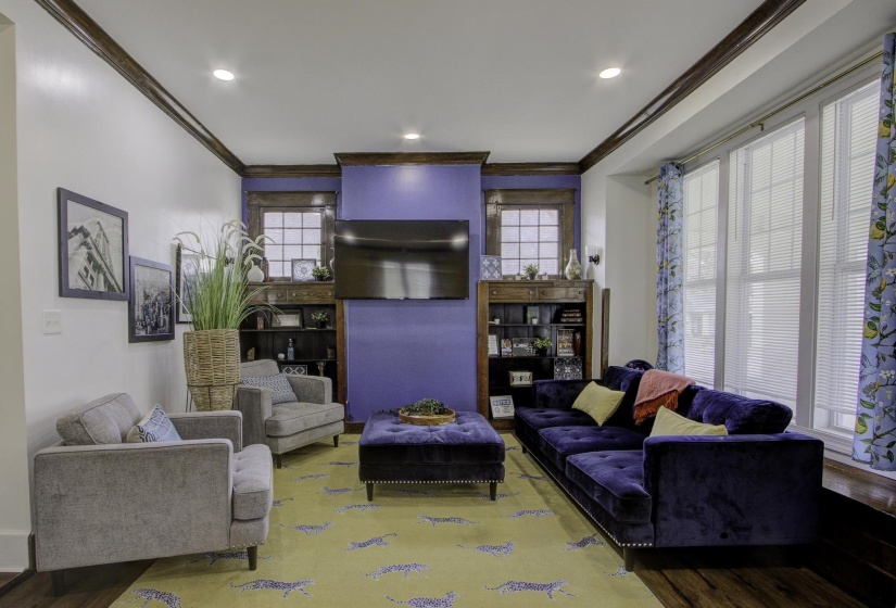 Living area featuring crown molding, wood finished floors, and recessed lighting