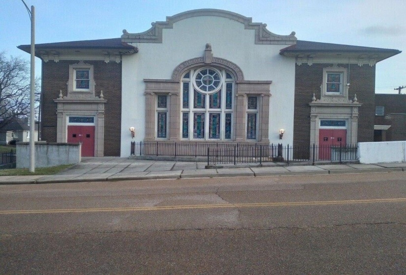 Entrance to property featuring stucco siding