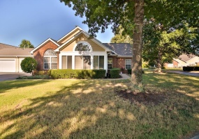 1952 APPLING OAKS CIR, Cordova, Tennessee 38016, 2 Bedrooms Bedrooms, 5 Rooms Rooms,2 BathroomsBathrooms,Residential,For Sale,APPLING OAKS,10204226