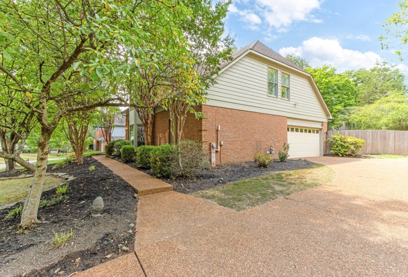 8660 CEDAR TRAILS DR, Memphis, Tennessee 38016, 4 Bedrooms Bedrooms, 8 Rooms Rooms,2.1 BathroomsBathrooms,Residential,For Sale,CEDAR TRAILS,10204272