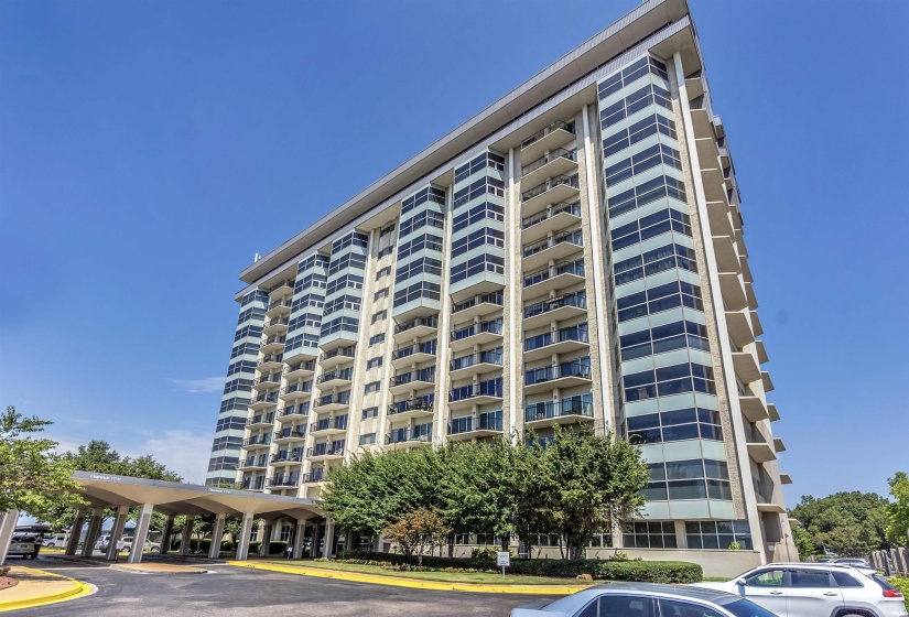655 RIVERSIDE DR, Memphis, Tennessee 38103, 2 Bedroom Bedrooms, 5 Room Rooms,2 BathroomBathrooms,Residential,For Sale,RIVERSIDE,0,10204355