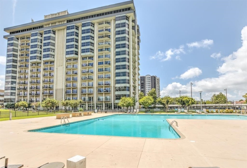 655 RIVERSIDE DR, Memphis, Tennessee 38103, 2 Bedroom Bedrooms, 5 Room Rooms,2 BathroomBathrooms,Residential,For Sale,RIVERSIDE,0,10204355