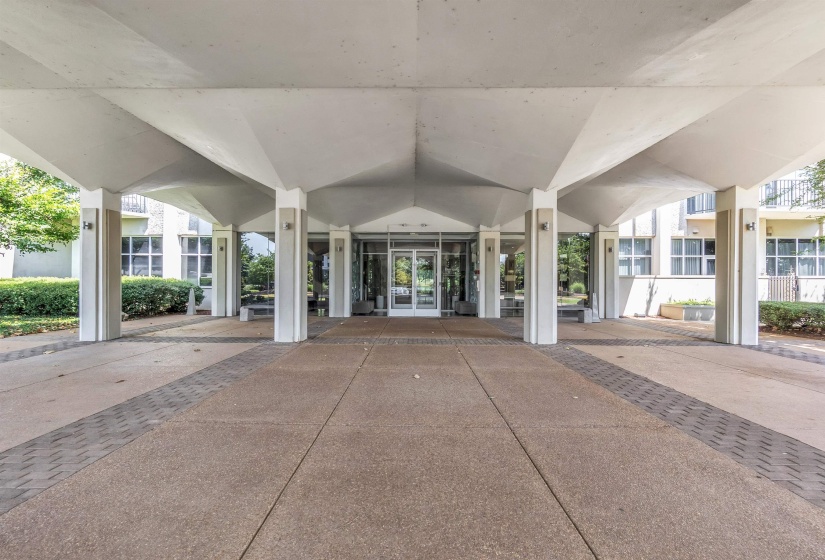655 RIVERSIDE DR, Memphis, Tennessee 38103, 2 Bedroom Bedrooms, 5 Room Rooms,2 BathroomBathrooms,Residential,For Sale,RIVERSIDE,0,10204355