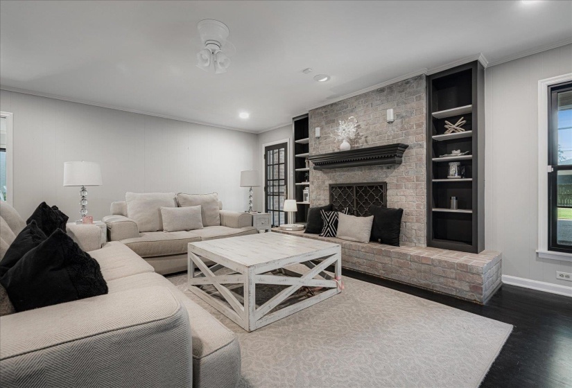 5429 WALNUT GROVE RD, Memphis, Tennessee 38120, 5 Bedrooms Bedrooms, 10 Rooms Rooms,3.1 BathroomsBathrooms,Residential,For Sale,WALNUT GROVE,10205039