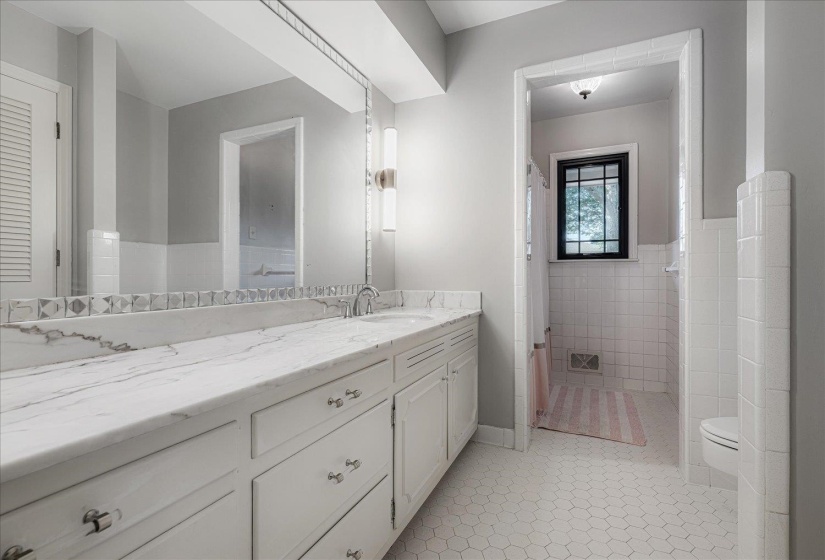 5429 WALNUT GROVE RD, Memphis, Tennessee 38120, 5 Bedrooms Bedrooms, 10 Rooms Rooms,3.1 BathroomsBathrooms,Residential,For Sale,WALNUT GROVE,10205039