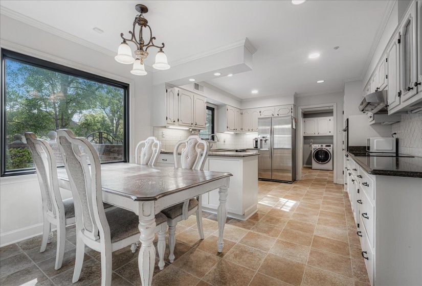 5429 WALNUT GROVE RD, Memphis, Tennessee 38120, 5 Bedrooms Bedrooms, 10 Rooms Rooms,3.1 BathroomsBathrooms,Residential,For Sale,WALNUT GROVE,10205039