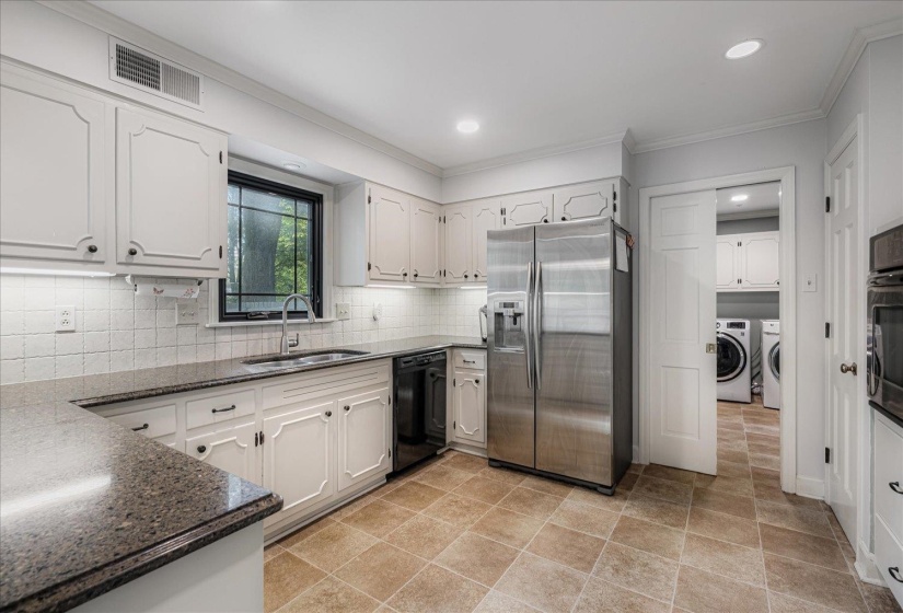 5429 WALNUT GROVE RD, Memphis, Tennessee 38120, 5 Bedrooms Bedrooms, 10 Rooms Rooms,3.1 BathroomsBathrooms,Residential,For Sale,WALNUT GROVE,10205039