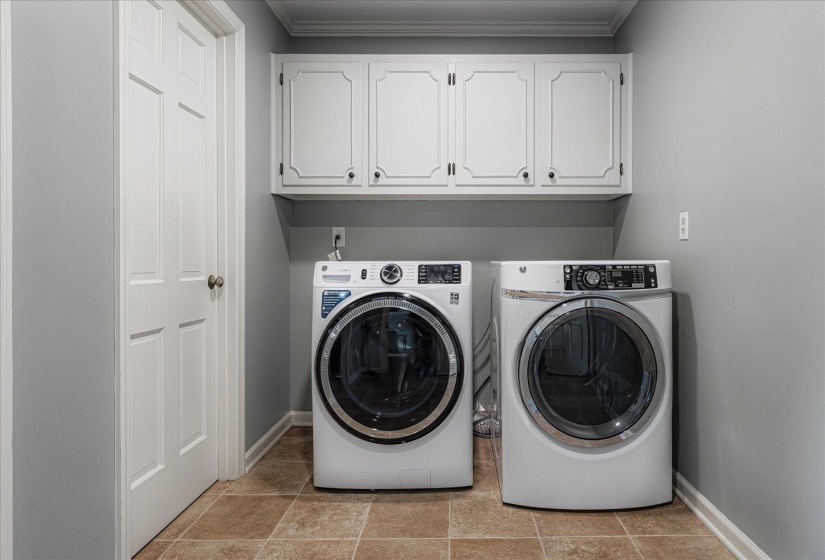 5429 WALNUT GROVE RD, Memphis, Tennessee 38120, 5 Bedrooms Bedrooms, 10 Rooms Rooms,3.1 BathroomsBathrooms,Residential,For Sale,WALNUT GROVE,10205039