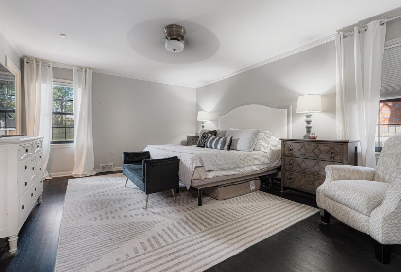 5429 WALNUT GROVE RD, Memphis, Tennessee 38120, 5 Bedrooms Bedrooms, 10 Rooms Rooms,3.1 BathroomsBathrooms,Residential,For Sale,WALNUT GROVE,10205039