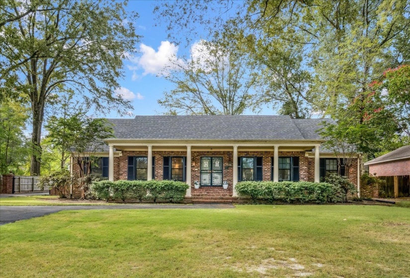 5429 WALNUT GROVE RD, Memphis, Tennessee 38120, 5 Bedrooms Bedrooms, 10 Rooms Rooms,3.1 BathroomsBathrooms,Residential,For Sale,WALNUT GROVE,10205039