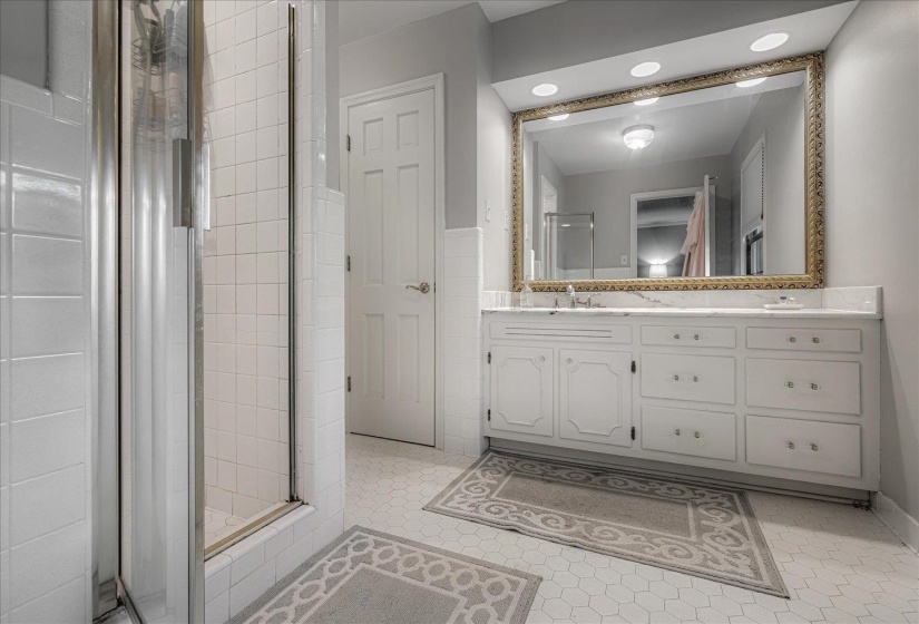 5429 WALNUT GROVE RD, Memphis, Tennessee 38120, 5 Bedrooms Bedrooms, 10 Rooms Rooms,3.1 BathroomsBathrooms,Residential,For Sale,WALNUT GROVE,10205039