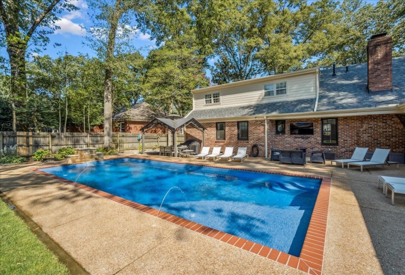 5429 WALNUT GROVE RD, Memphis, Tennessee 38120, 5 Bedrooms Bedrooms, 10 Rooms Rooms,3.1 BathroomsBathrooms,Residential,For Sale,WALNUT GROVE,10205039