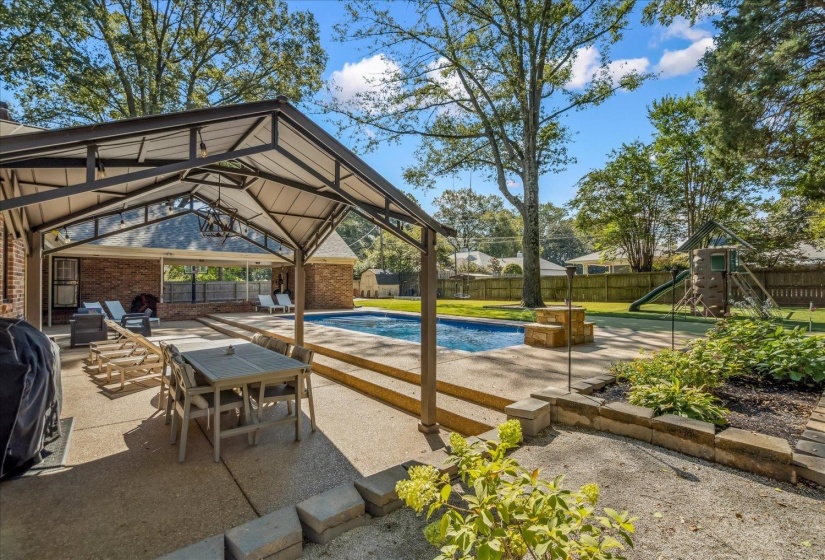 5429 WALNUT GROVE RD, Memphis, Tennessee 38120, 5 Bedrooms Bedrooms, 10 Rooms Rooms,3.1 BathroomsBathrooms,Residential,For Sale,WALNUT GROVE,10205039