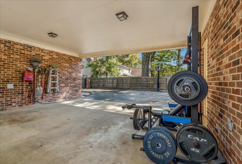 5429 WALNUT GROVE RD, Memphis, Tennessee 38120, 5 Bedrooms Bedrooms, 10 Rooms Rooms,3.1 BathroomsBathrooms,Residential,For Sale,WALNUT GROVE,10205039