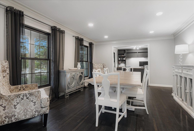 5429 WALNUT GROVE RD, Memphis, Tennessee 38120, 5 Bedrooms Bedrooms, 10 Rooms Rooms,3.1 BathroomsBathrooms,Residential,For Sale,WALNUT GROVE,10205039