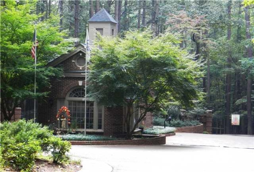 2 POINT GRAND DR, Savannah, Tennessee 38372, ,Land,For Sale,POINT GRAND,10205088