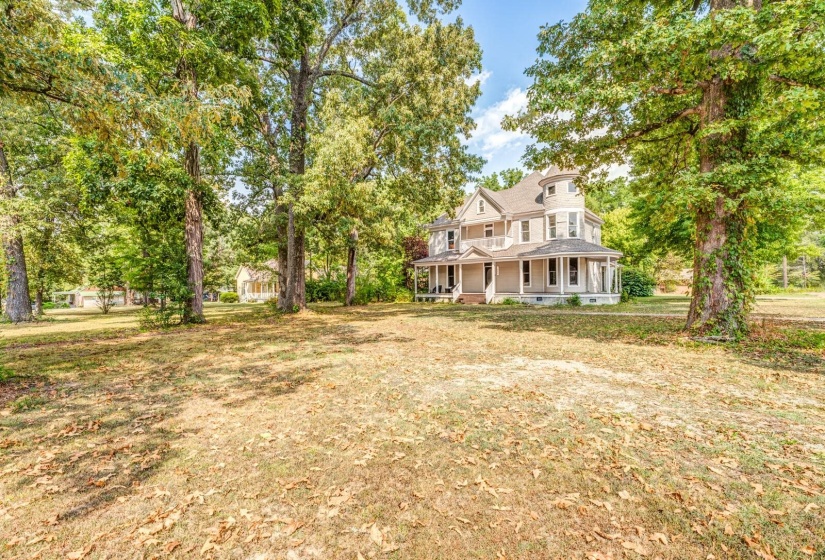 View of front facade with a large porch and a front lawn