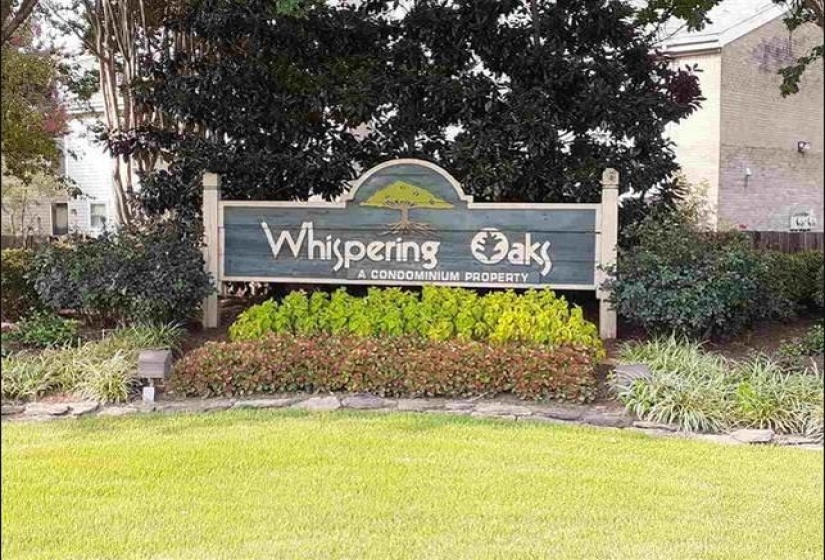 Community sign featuring a yard