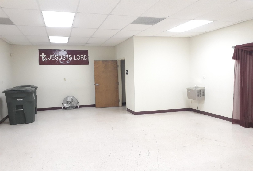 Empty room featuring baseboards and a drop ceiling
