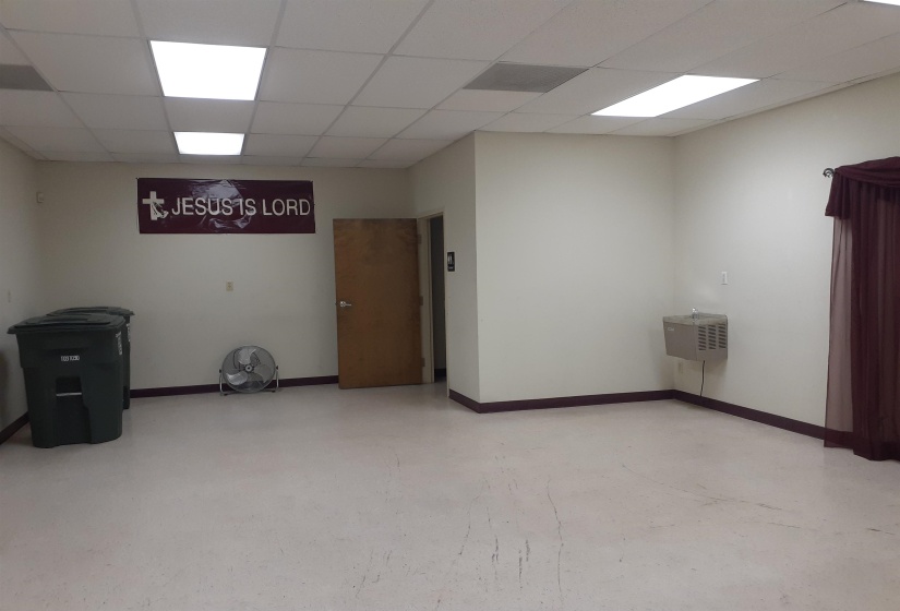 Spare room featuring a drop ceiling and baseboards
