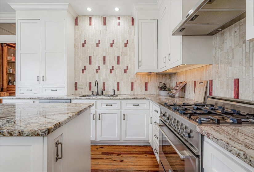 1763 GLENWOOD PL, Memphis, Tennessee 38104, 4 Bedroom Bedrooms, 8 Room Rooms,4 BathroomBathrooms,Residential,For Sale,GLENWOOD,0,10205915